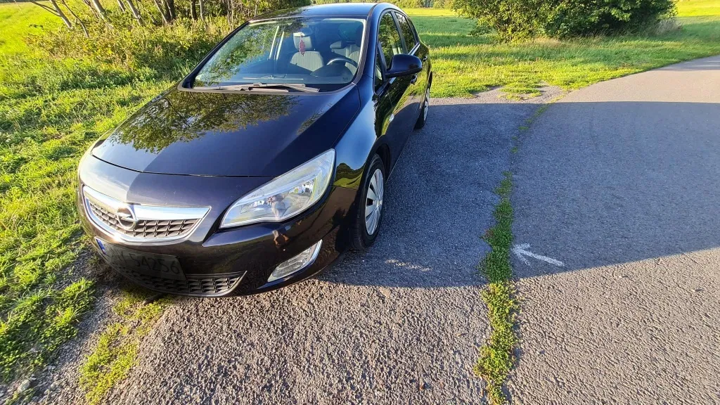 Zdjęcie: 2011 Opel Astra