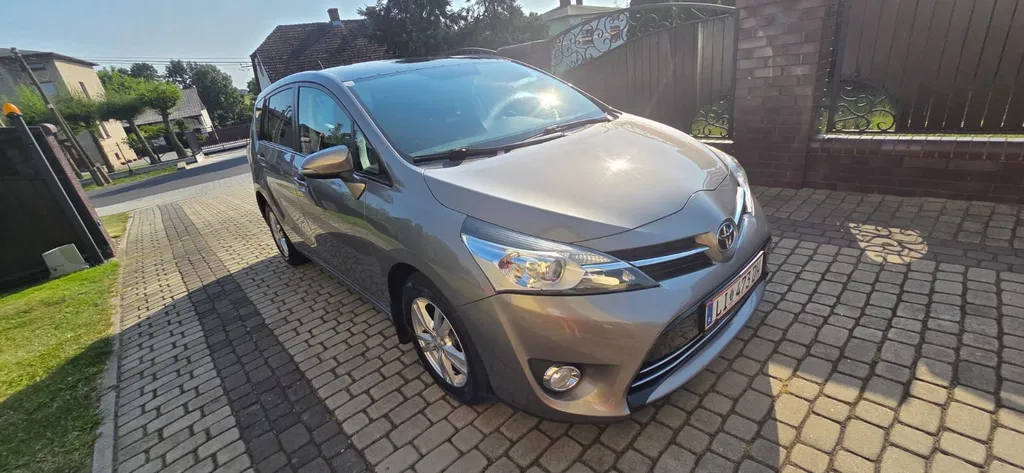 Zdjęcie: 2016 Toyota Verso