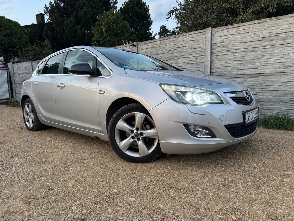 Zdjęcie: 2010 Opel Astra