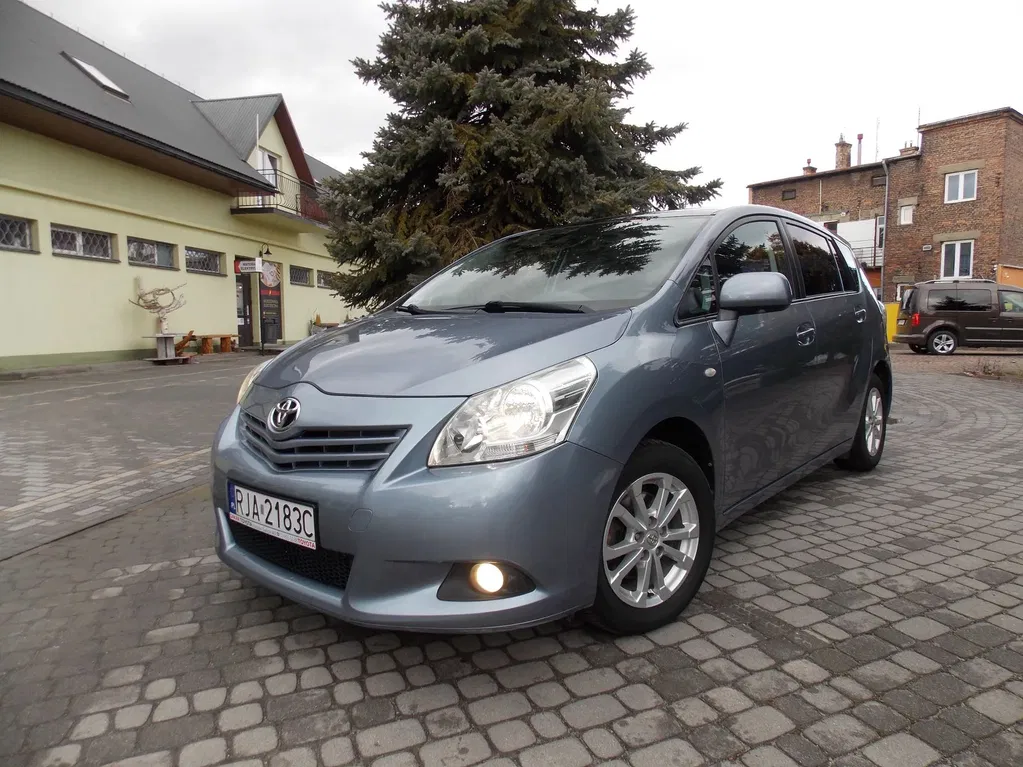 Zdjęcie: 2010 Toyota Verso