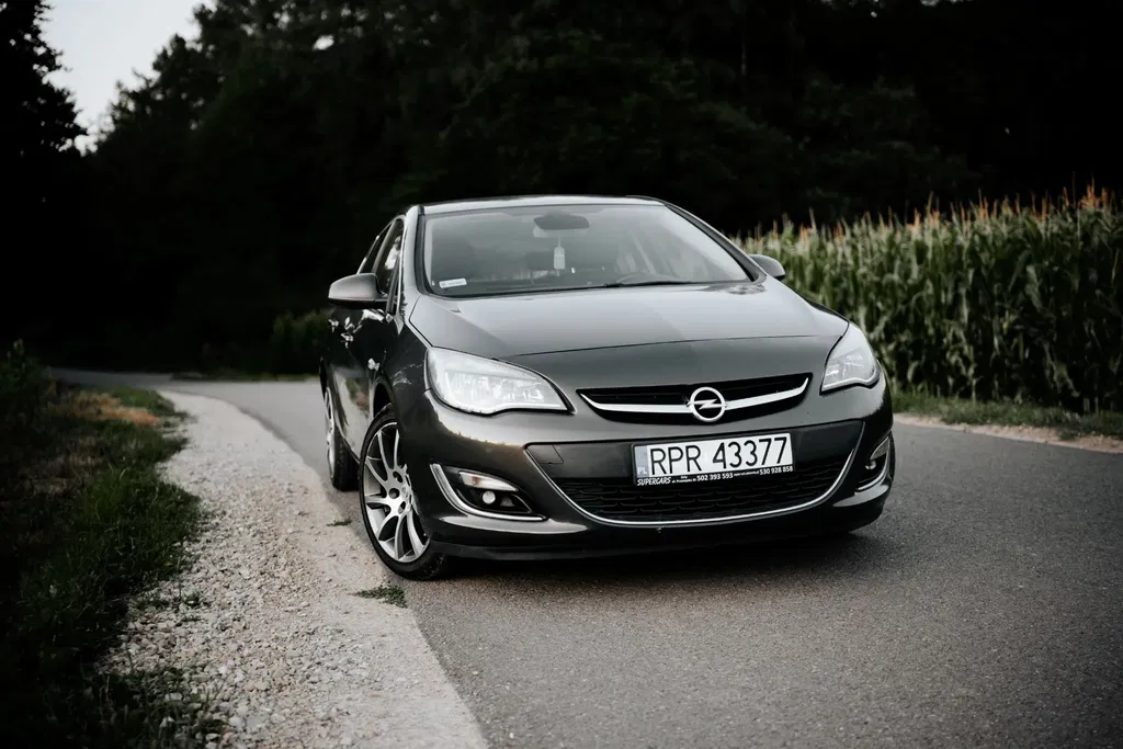 Zdjęcie: 2013 Opel Astra