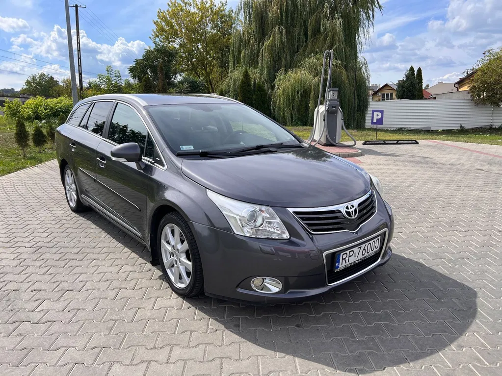 Zdjęcie: 2011 Toyota Avensis