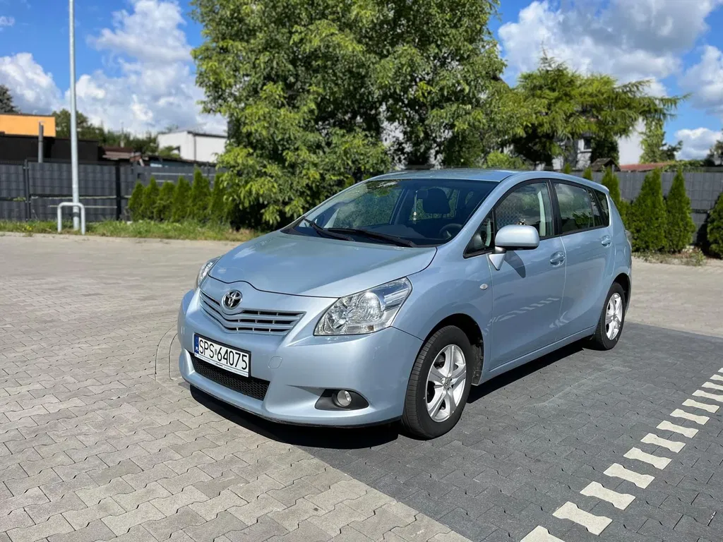 Zdjęcie: 2010 Toyota Verso