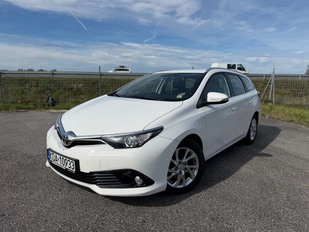 Zdjęcie: 2015 Toyota Auris