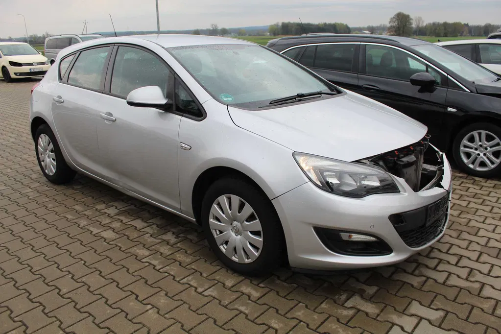 Zdjęcie: 2014 Opel Astra