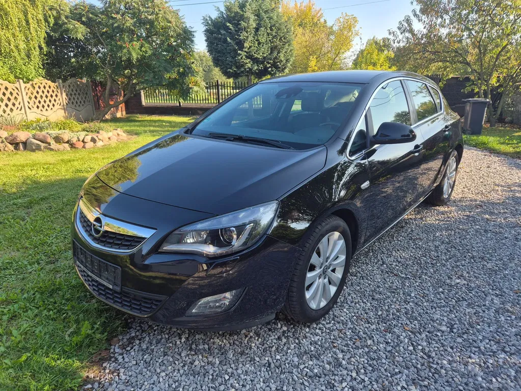 Zdjęcie: 2011 Opel Astra