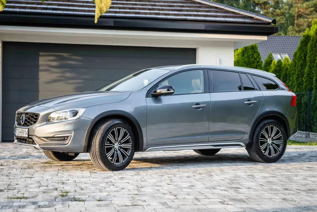 Zdjęcie: 2018 Volvo V60 Cross Country
