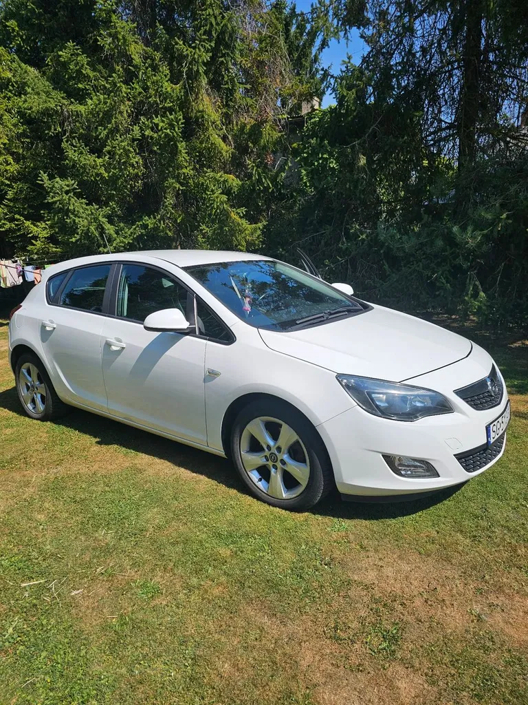 Zdjęcie: 2012 Opel Astra