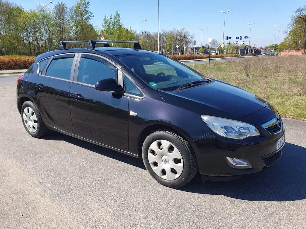 Zdjęcie: 2011 Opel Astra