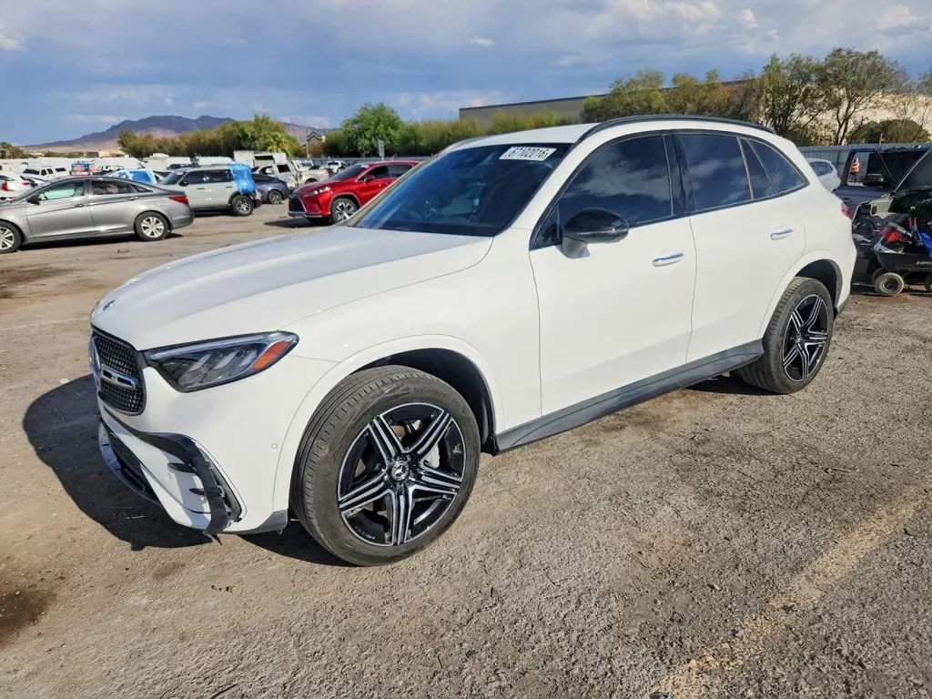 Zdjęcie: 2024 Mercedes-Benz GLC