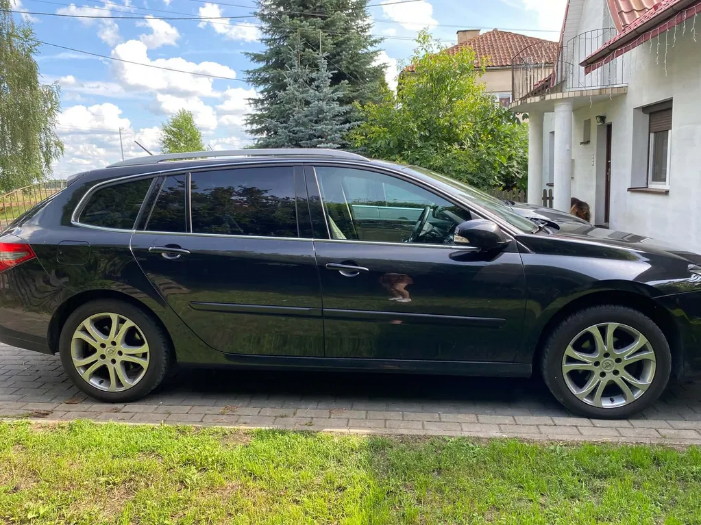 Zdjęcie: 2010 Renault Laguna
