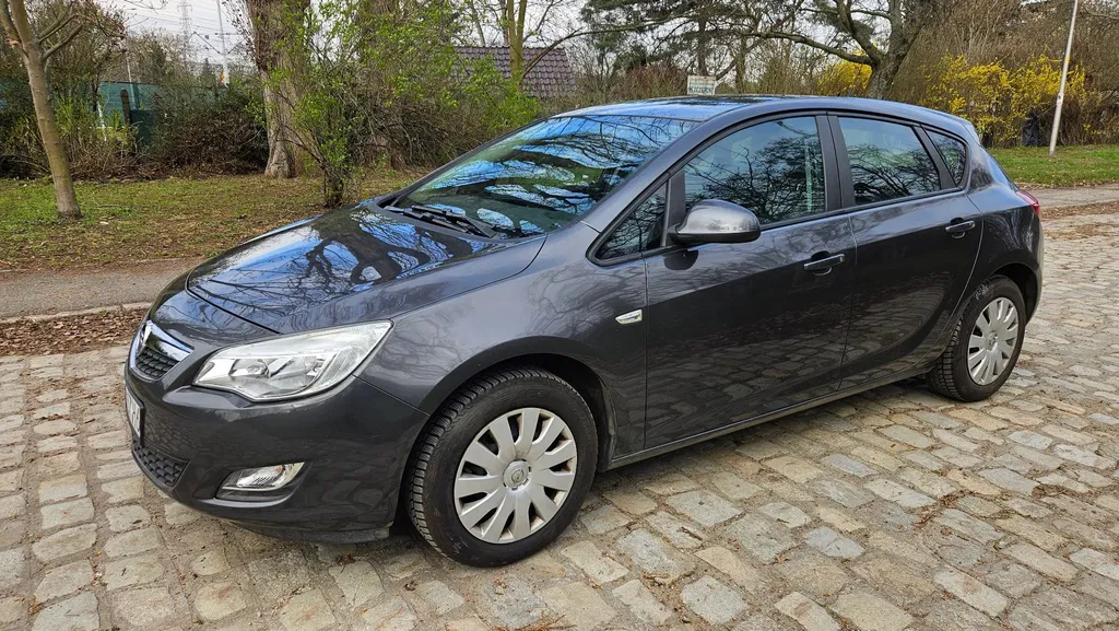 Zdjęcie: 2012 Opel Astra