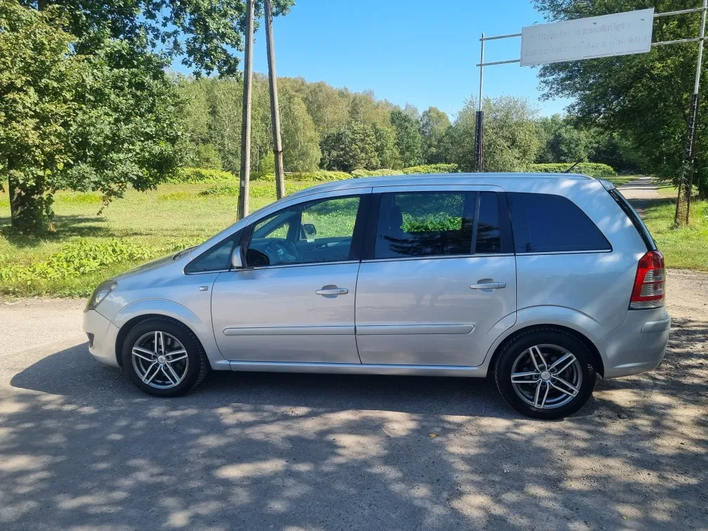 Zdjęcie: 2010 Opel Zafira