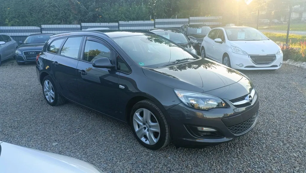 Zdjęcie: 2013 Opel Astra