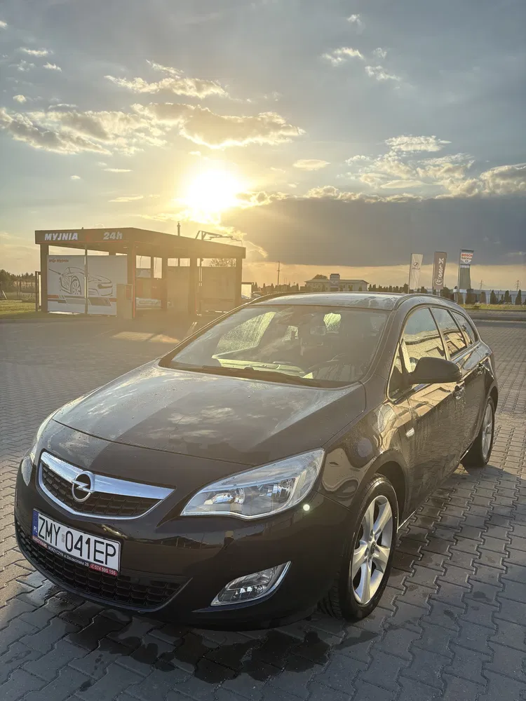 Zdjęcie: 2011 Opel Astra