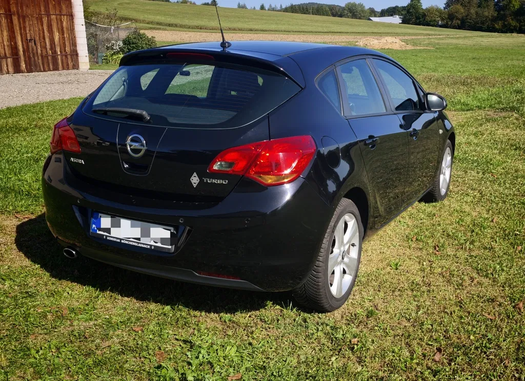 Zdjęcie: 2011 Opel Astra