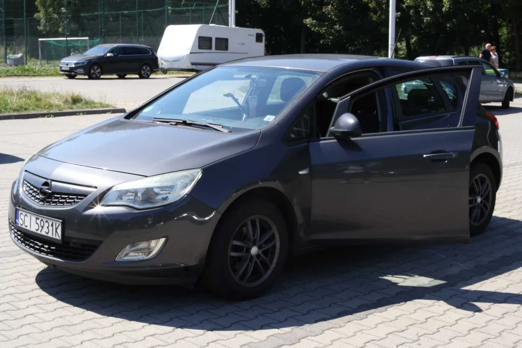 Zdjęcie: 2010 Opel Astra