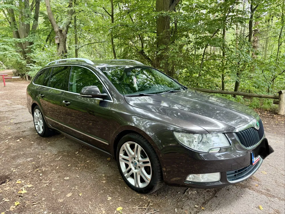 Zdjęcie: 2010 Skoda Superb
