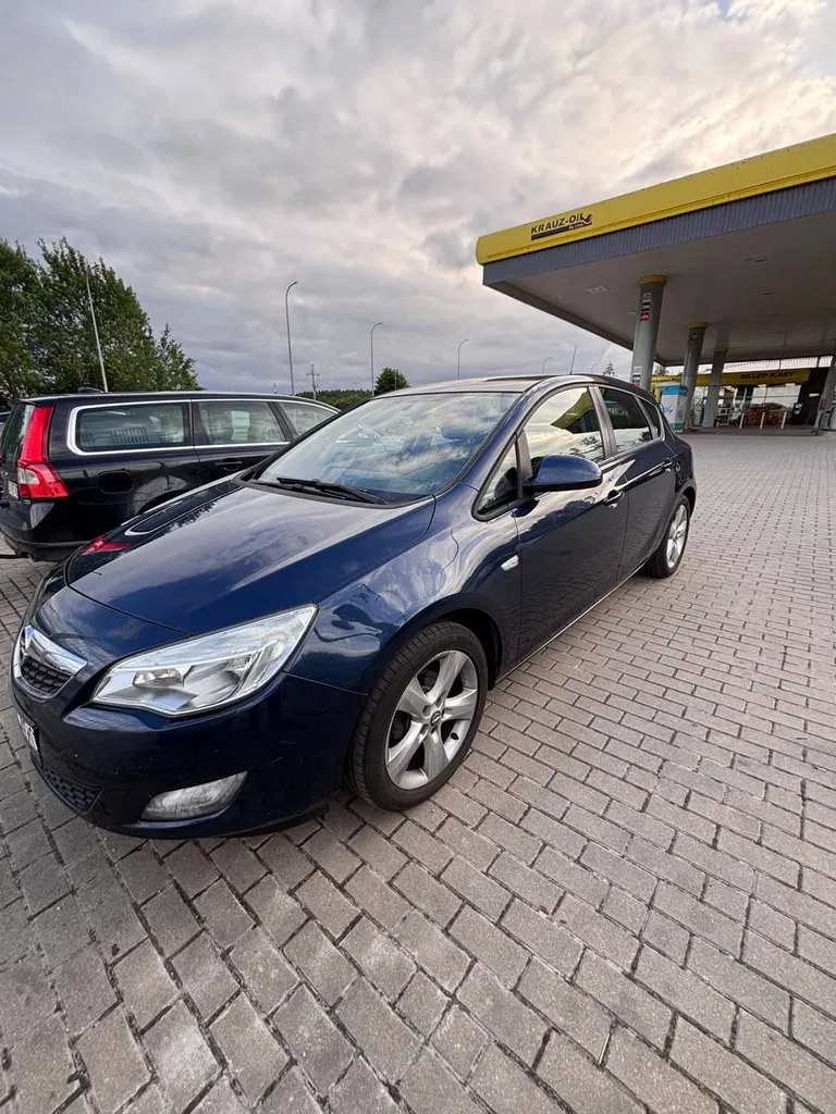 Zdjęcie: 2010 Opel Astra