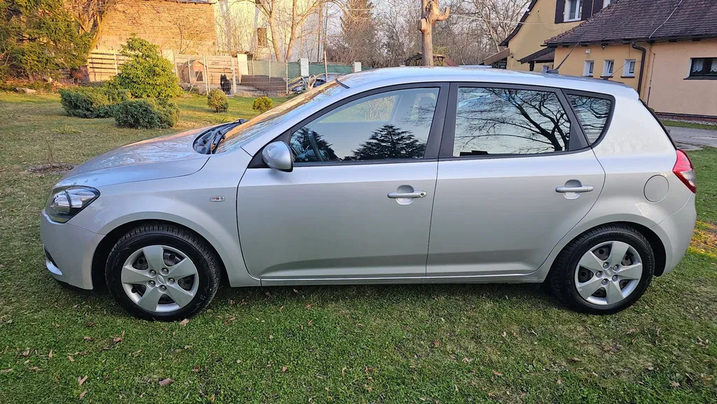 Zdjęcie: 2011 Kia Cee'd