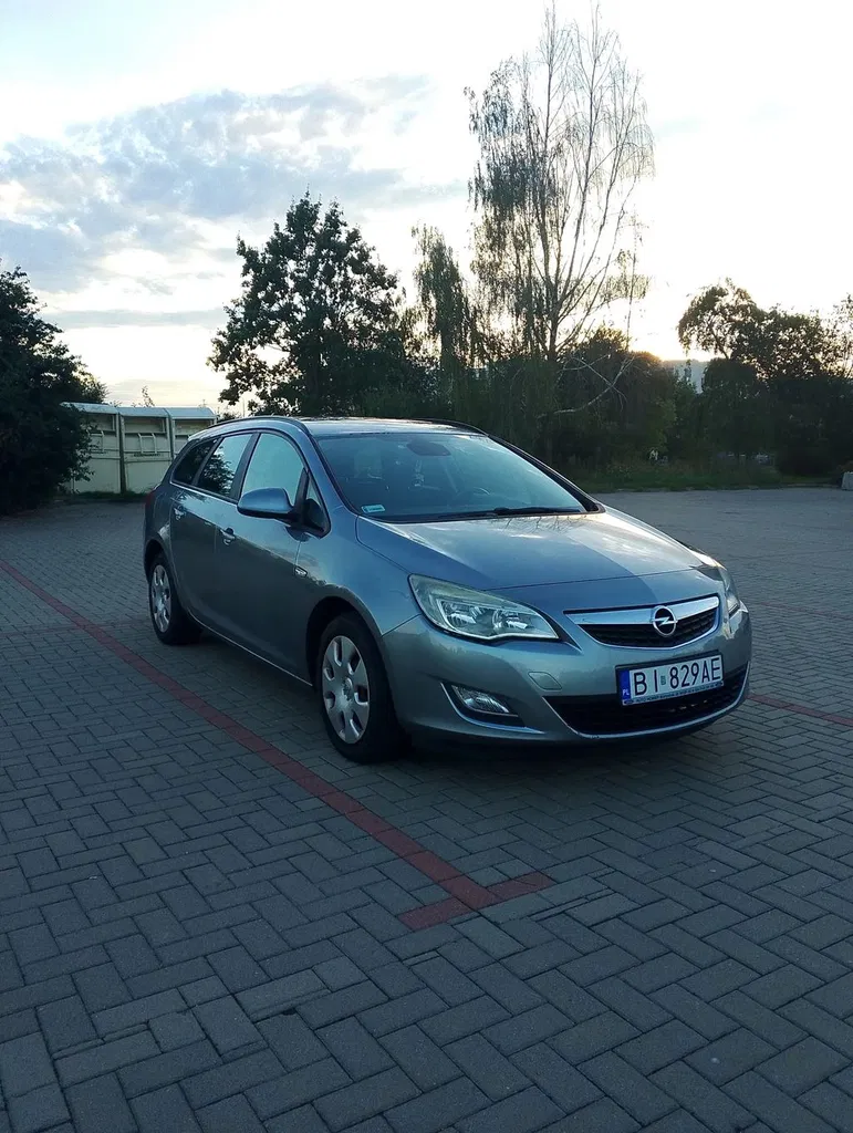 Zdjęcie: 2011 Opel Astra