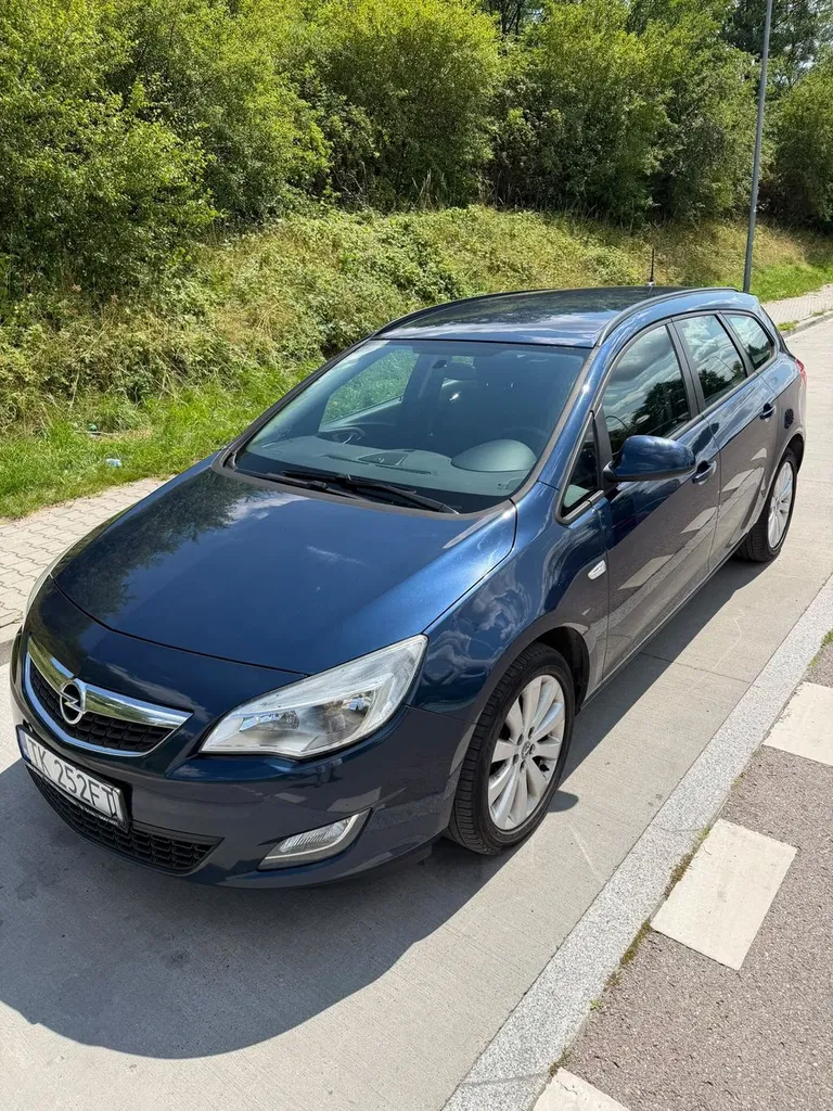 Zdjęcie: 2010 Opel Astra