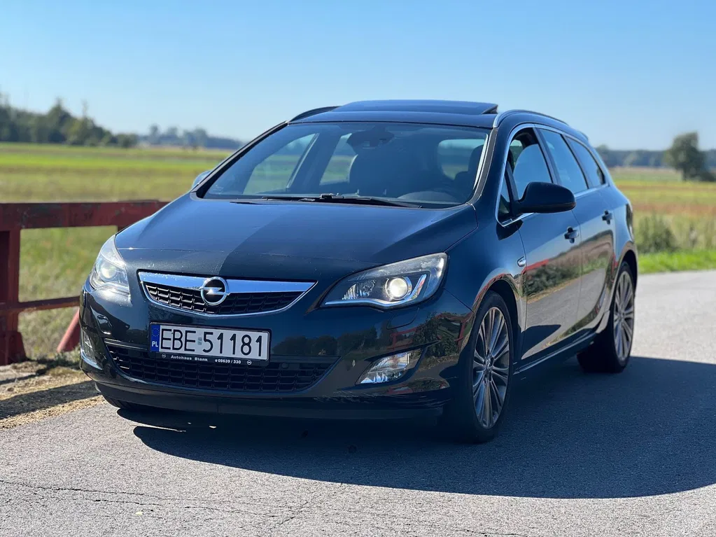 Zdjęcie: 2012 Opel Astra
