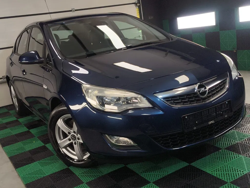 Zdjęcie: 2010 Opel Astra