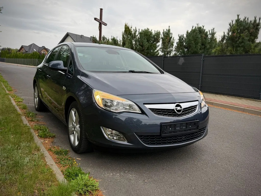 Zdjęcie: 2010 Opel Astra