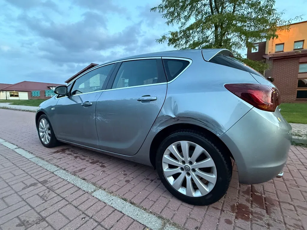 Zdjęcie: 2010 Opel Astra