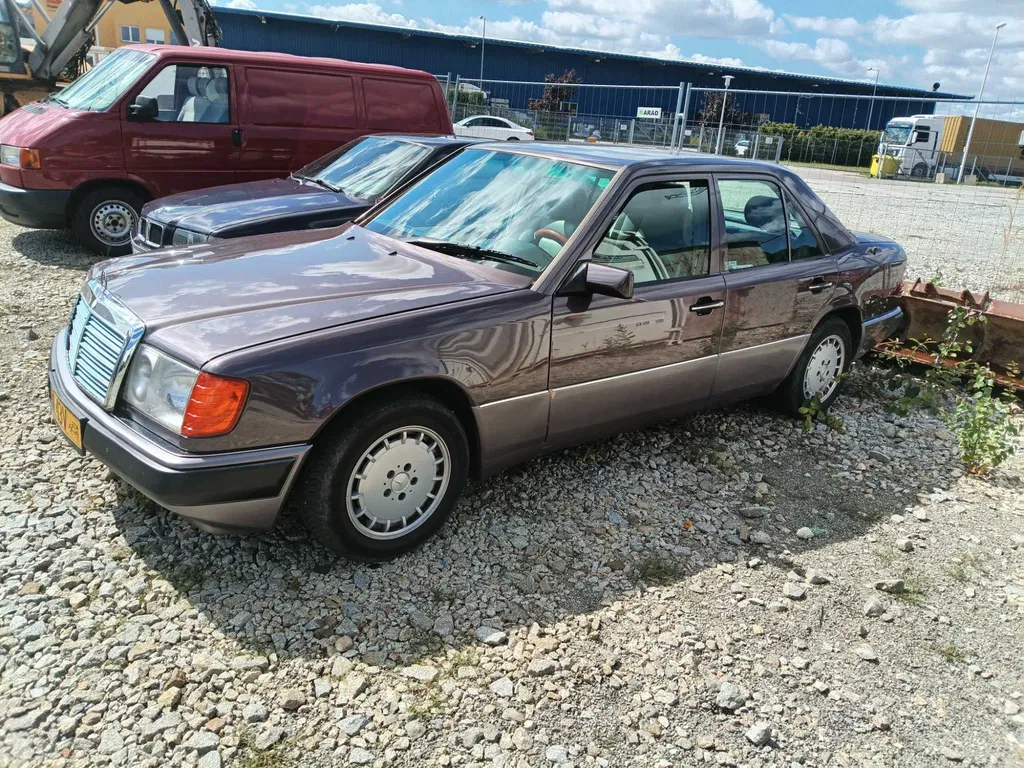 Zdjęcie: 1992 Mercedes-Benz E Klasa