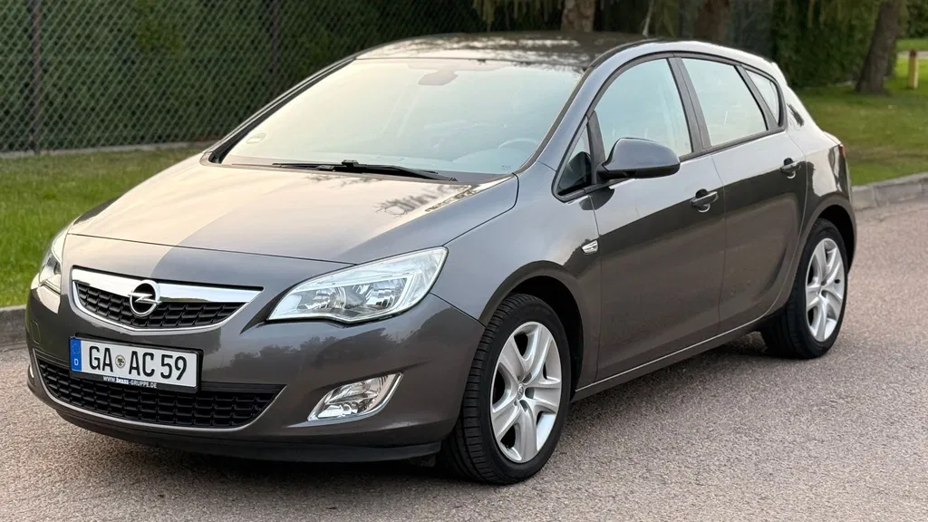 Zdjęcie: 2011 Opel Astra