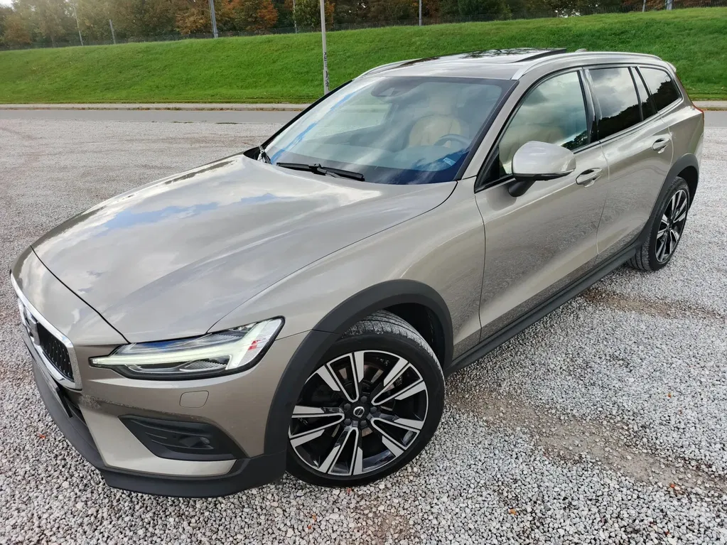 Zdjęcie: 2021 Volvo V60 Cross Country