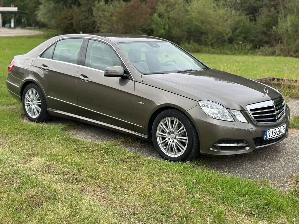 Zdjęcie: 2010 Mercedes-Benz E Klasa