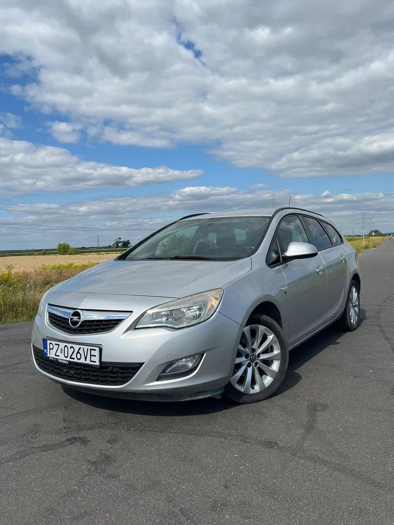 Zdjęcie: 2012 Opel Astra