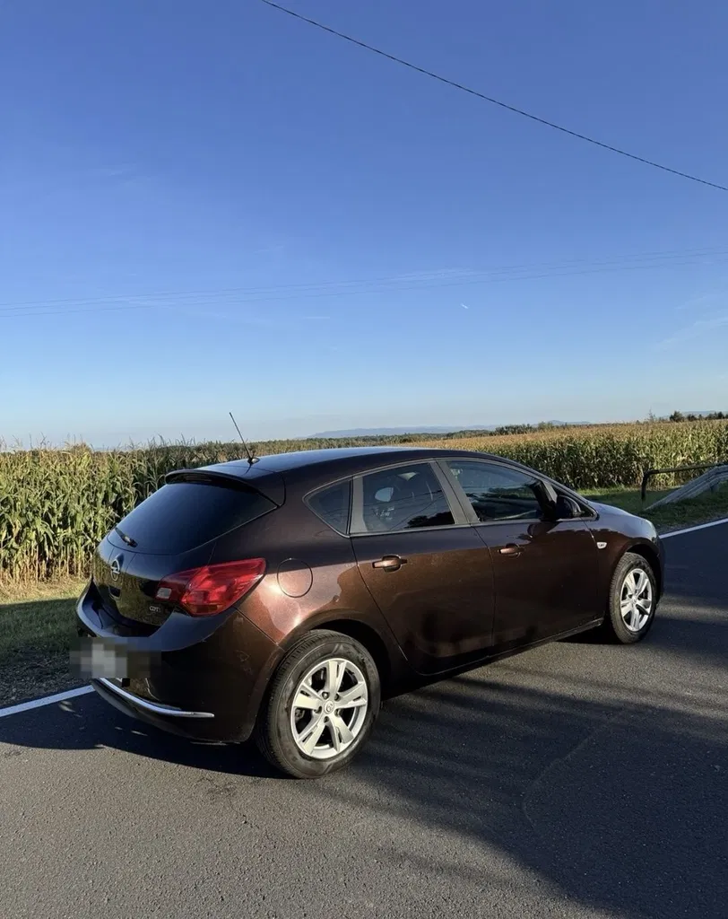 Zdjęcie: 2014 Opel Astra