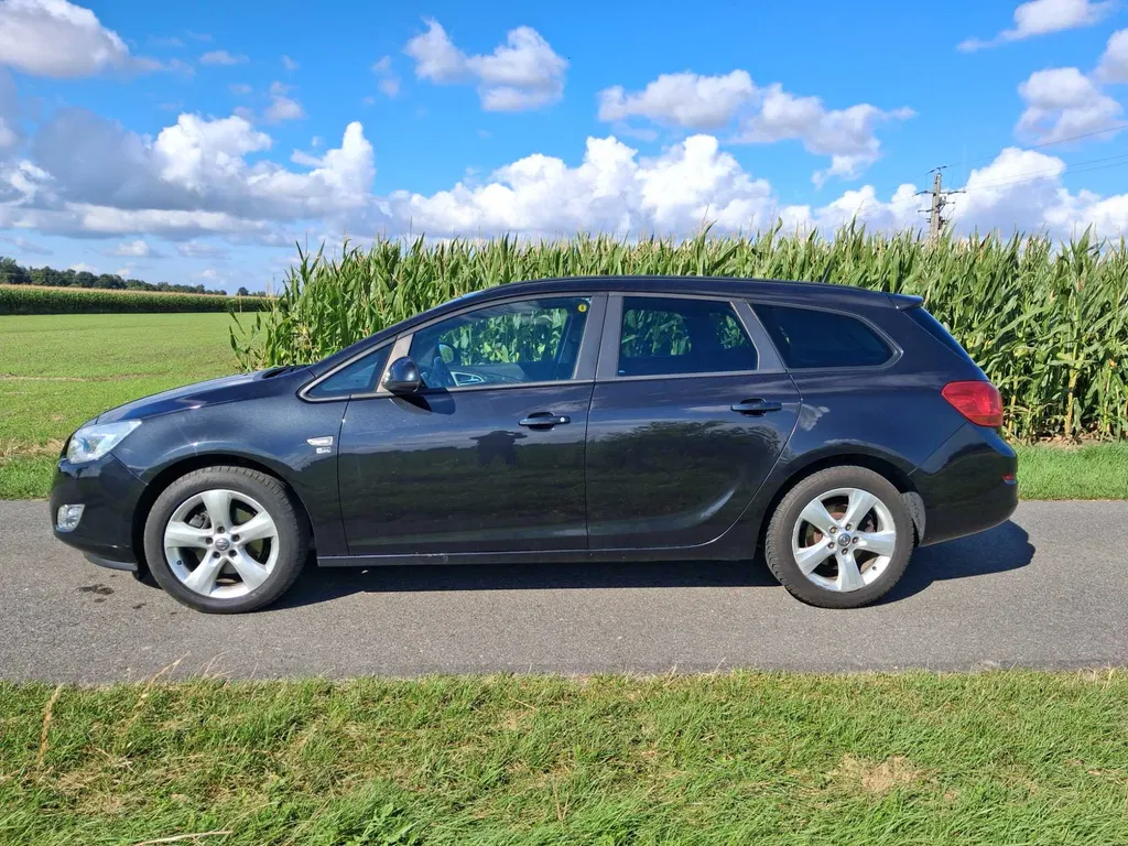 Zdjęcie: 2012 Opel Astra