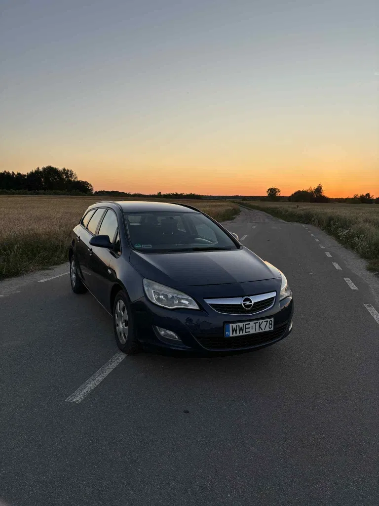 Zdjęcie: 2011 Opel Astra