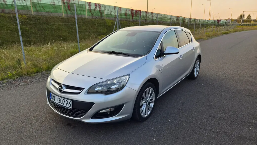 Zdjęcie: 2013 Opel Astra
