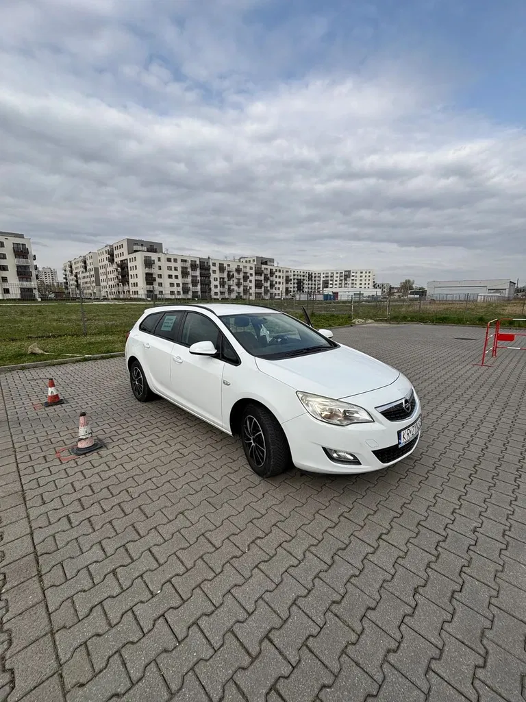 Zdjęcie: 2012 Opel Astra