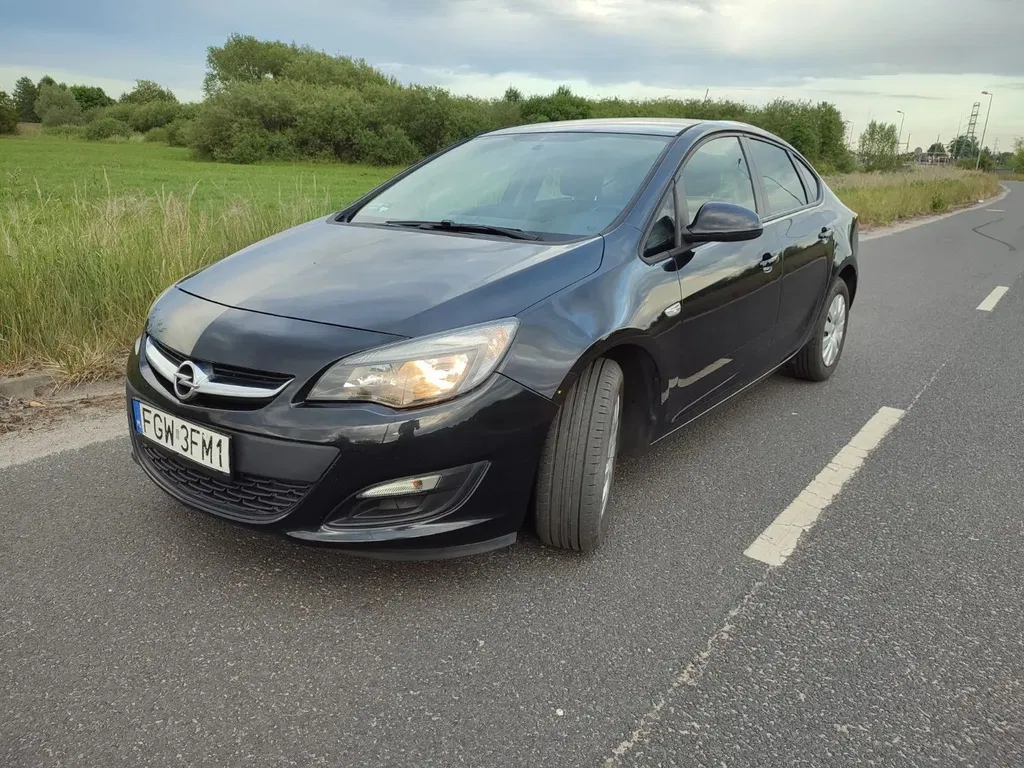 Zdjęcie: 2014 Opel Astra
